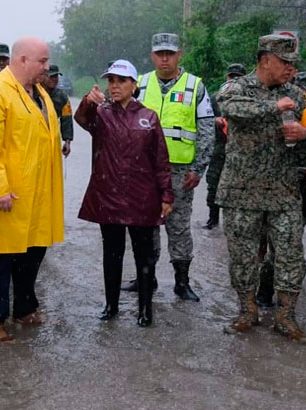 Con equipo estrechamente coordinado, Mara Lezama recorre puntos de Chetumal ante contingencia por “Nadine”